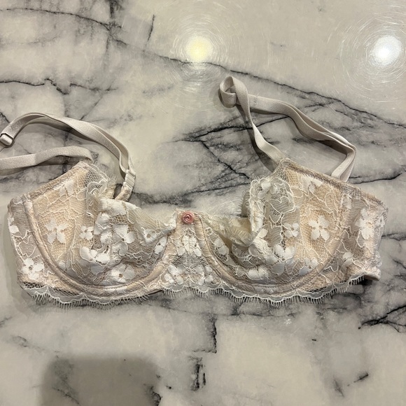 Lace bra - Picture 1 of 1